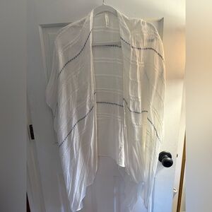 Francesca's Collections White and Blue Wrap